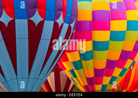 Bunte Heißluftballons ausziehen, während der Geist von Boise Balloon Festival, Stadt von Boise, Boise, Idaho Stockfoto