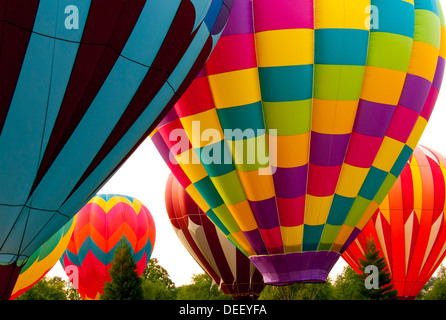 Bunte Heißluftballons ausziehen, während der Geist von Boise Balloon Festival, Stadt von Boise, Boise, Idaho Stockfoto