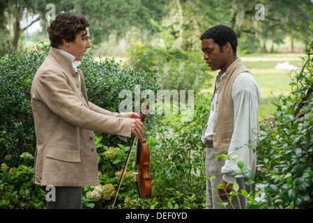 12 Jahre A SLAVE 2013 Fox Searchlight Pictures Film mit Benedict Cumberbatch auf der linken Seite und Chiwetel Ejiofor Stockfoto