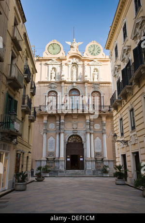 Twin Uhrturm, Palazzo Senatorio in Trapani in der Provinz Trapani, Sizilien. Stockfoto