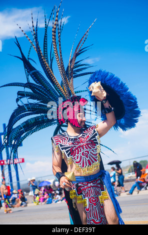 Indianer mit Tracht beteiligt sich bei der 92 jährlichen Inter-tribal feierlichen parade Stockfoto