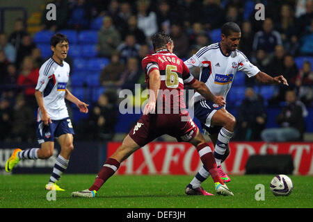 Bolton, UK. 17. September 2013. Rob Hall of Bolton Wanderers läuft mit dem Ball während des WM-Spiels zwischen Bolton Wanderers und Derby County von The Reebok Stadium. Bildnachweis: Action Plus Sport Bilder/Alamy Live News Stockfoto