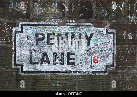 Gemalte "Penny Lane" Straßenschild in Liverpool.  Berühmt geworden durch "Der Käfer". Stockfoto