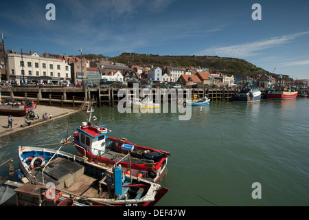 Vertäut Angelboote/Fischerboote im Hafen von Scarborough, North Yorkshire Stockfoto