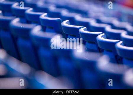 St. Petersburg, Florida, USA. 17. September 2013. JAMES BORCHUCK | Times.Empty Sitze in der Unterzahl Fans während der Tampa Bay Rays-Spiel gegen die Texas Rangers im Tropicana Field Dienstag, 17. September 2013 in St. Petersburg, FL. © James Borchuck/Tampa Bay Times/ZUMAPRESS.com/Alamy Live-Nachrichten Stockfoto