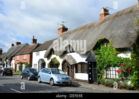 Strohgedeckten Hütten, Southam Road, Dunchurch, Warwickshire, England, Vereinigtes Königreich Stockfoto