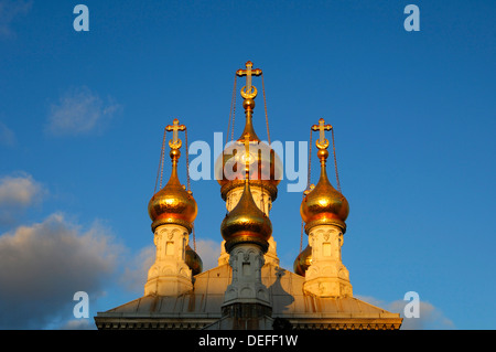 Vergoldeten Zwiebeltürme der russisch-orthodoxen Kirche in Genf im Abendlicht, Genf, Kanton Genf, Schweiz, Genève Stockfoto