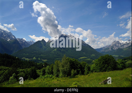 Berchtesgadener Alpen mit Hochkalter Berg auf der Rückseite und Reiteralpe Berg auf der rechten Seite, Loiplsau, Ramsau Bei Berchtesgaden Stockfoto