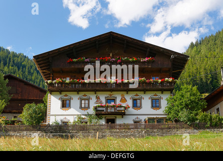 Altes Bauernhaus mit Wandmalereien, Maria Luggau, Lesachtal, Bezirk Hermagor, Kärnten, Österreich Stockfoto