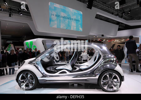 Frankfurt am Main, Deutschland. 17. September 2013. Internationale Automobilausstellung in Frankfurt am Main, Deutschland. Intelligente Fourjoy Concept Car auf der 65. IAA in Frankfurt, Deutschland am 17. September 2013 © Philippos/Alamy Live-Nachrichten Stockfoto