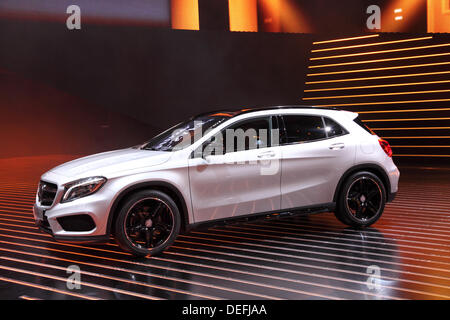 Frankfurt am Main, Deutschland. 17. September 2013. Internationale Automobilausstellung in Frankfurt am Main, Deutschland. Mercedes Benz GLA auf der 65. IAA in Frankfurt, Deutschland am 17. September 2013 © Philippos/Alamy Live-Nachrichten Stockfoto