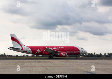 Asien-Flugzeug auf dem Rollfeld des Flughafen Jakarta, Indonesien Stockfoto