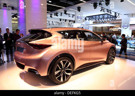 Frankfurt am Main, Deutschland. 17. September 2013. Internationale Automobilausstellung in Frankfurt am Main, Deutschland. Infiniti Q30 Concept Car auf der 65. IAA in Frankfurt, Deutschland am 17. September 2013 © Philippos/Alamy Live-Nachrichten Stockfoto