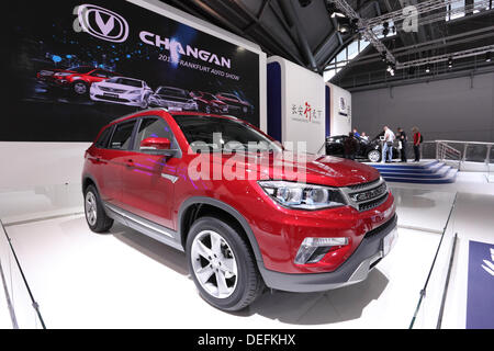 Frankfurt am Main, Deutschland. 17. September 2013. Internationale Automobilausstellung in Frankfurt am Main, Deutschland. Changan CS75 Suv auf der 65. IAA in Frankfurt, Deutschland am 17. September 2013 © Philippos/Alamy Live-Nachrichten Stockfoto