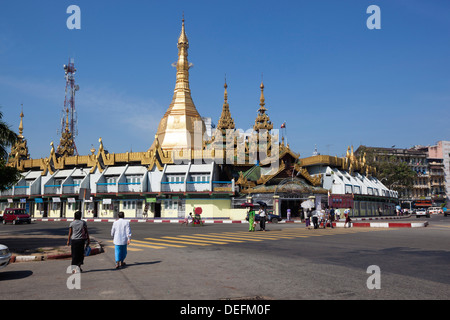 Sule-Pagode am Kreisverkehr, Yangon (Rangoon), Region Yangon, Myanmar (Burma), Asien Stockfoto