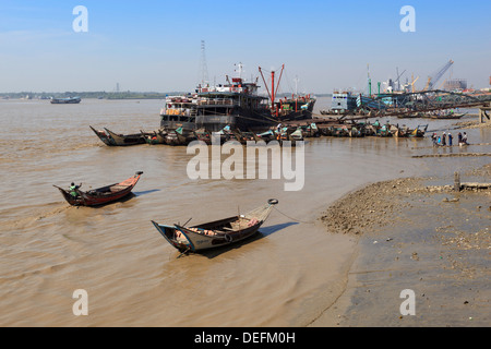 Yangon River Front und Fähren, Botataung Bereich, Yangon (Rangoon), Region Yangon, Myanmar (Burma), Asien Stockfoto