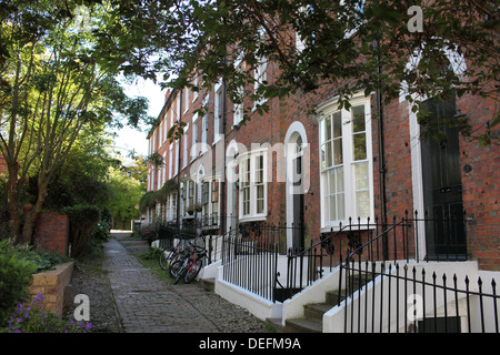 Bedford Terrasse, einem frühen neunzehnten Jahrhundert Terrasse von Häusern im Zentrum von Tunbridge Wells, Kent. Grad II aufgeführten Gebäude Stockfoto