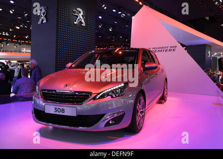 Frankfurt am Main, Deutschland. 17. September 2013. Internationale Automobilausstellung in Frankfurt am Main, Deutschland. Der neue Peugeot 308 auf der 65. IAA in Frankfurt, Deutschland am 17. September 2013 © Philippos/Alamy Live-Nachrichten Stockfoto