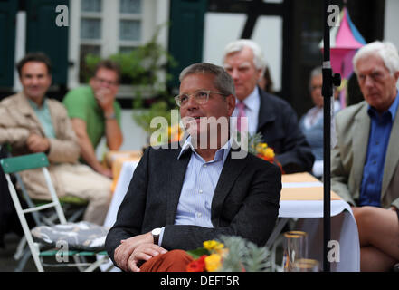 Der ehemalige Bundesumweltminister Norbert Roettgen sitzt bei einer Wahl-Kampagne Veranstaltung in Wachtberg, Deutschland, 15. September 2013. Foto: OLIVER BERG Stockfoto