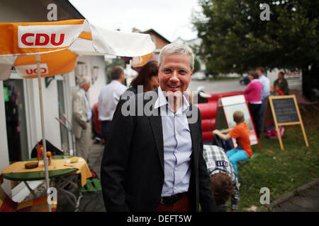 Der ehemalige Bundesumweltminister Norbert Roettgen steht bei einer Wahl-Kampagne Veranstaltung in Wachtberg, Deutschland, 15. September 2013. Foto: OLIVER BERG Stockfoto