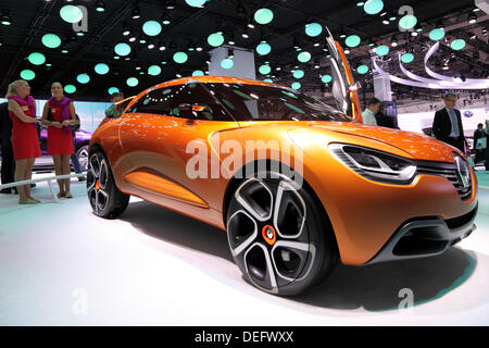 Frankfurt am Main, Deutschland. 17. September 2013. Internationale Automobilausstellung in Frankfurt am Main, Deutschland. Renault Captur Concept Car auf der 65. IAA in Frankfurt, Deutschland am 17. September 2013 © Philippos/Alamy Live-Nachrichten Stockfoto