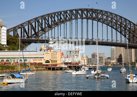 Sydney Harbour Bridge und luna Park Stockfoto