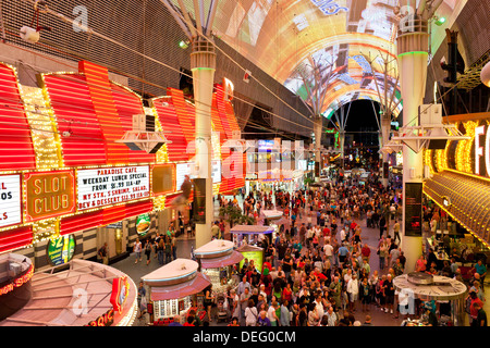 Die Fremont Street Experience in Downtown Las Vegas, Nevada, Vereinigte Staaten von Amerika, Nordamerika Stockfoto