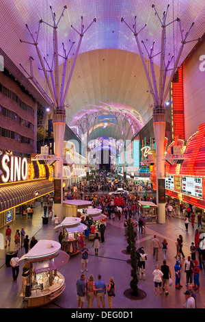 Die Fremont Street Experience in Downtown Las Vegas, Nevada, Vereinigte Staaten von Amerika, Nordamerika Stockfoto