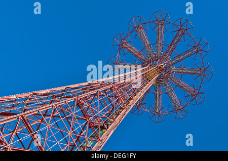 Der Parachute Jump in Coney Island, bekannt als der Eiffel Turm von Brooklyn Stockfoto