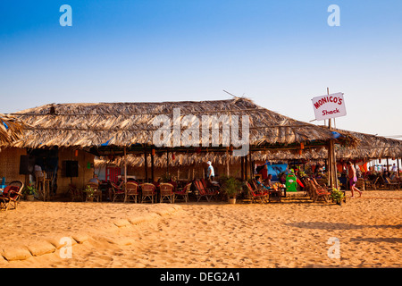 Restaurant am Strand, Monicos Beach Shack, Candolim Beach, Candolim, Bardez, Nord-Goa, Goa, Indien Stockfoto