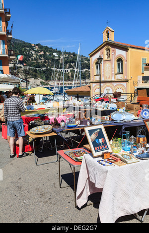 Antik und Trödel Markt, Villefranche-Sur-Mer, Alpes Maritimes, Provence, Cote d ' Azur, Côte d ' Azur, Frankreich Stockfoto