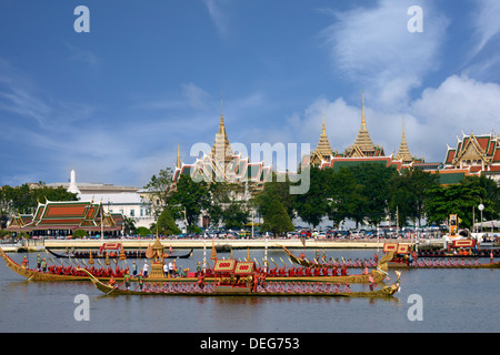 Königliche Lastkähne auf der Chaopraya River, Bangkok, Thailand, Südostasien, Asien Stockfoto