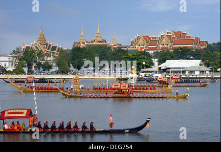 Königliche Lastkähne auf der Chaopraya River, Bangkok, Thailand, Südostasien, Asien Stockfoto