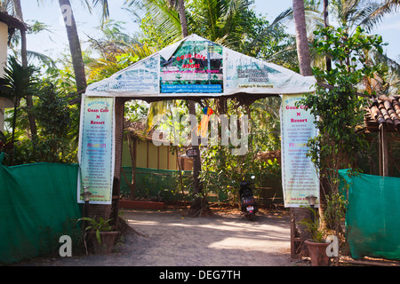 Eingang der Goan Cafe N Resort, Morjim, Nord-Goa, Goa, Indien Stockfoto