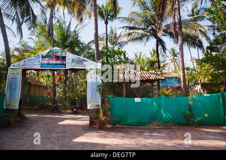 Eingang der Goan Cafe N Resort, Morjim, Nord-Goa, Goa, Indien Stockfoto