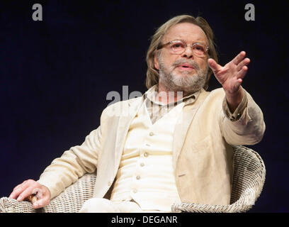 Volker Lechtenbrink alias Benjamin Rubin probt für das Theaterstück "Der Mentor", geschrieben von Daniel Kehlmann in Hamburg, Deutschland, 18. September 2013. Die Premiere findet auf der 20. September 2013. Foto: Ulrich Perrey Stockfoto