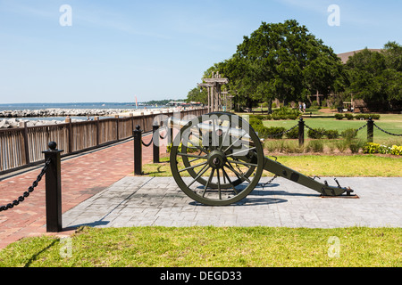 Bronze Canon im Marriott Grand Hotel auf Mobile Bay in Punkt löschen, Alabama Stockfoto