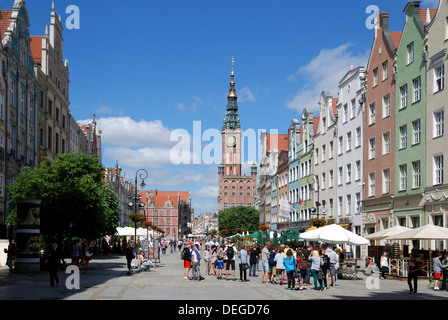 Historische Altstadt von Danzig mit dem Rathaus am langen Markt. Stockfoto