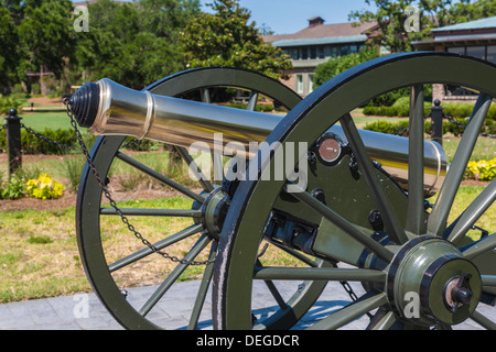 Bronze Canon im Marriott Grand Hotel auf Mobile Bay in Punkt löschen, Alabama Stockfoto