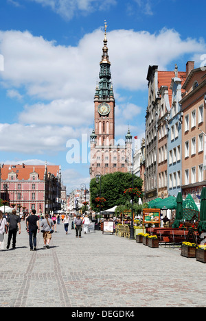 Historische Altstadt von Danzig mit dem Rathaus am langen Markt. Stockfoto