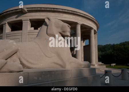 Löwenstatue am Ploegsteert Denkmal für die fehlende, auffallende Ypres, Flandern Stockfoto