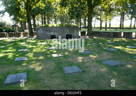 Der deutsche Soldatenfriedhof Langemarck vom ersten Weltkrieg, auffallende Ypres, Belgien Stockfoto