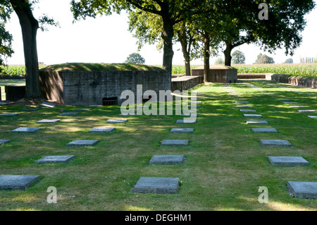 Der deutsche Soldatenfriedhof Langemarck vom ersten Weltkrieg, auffallende Ypres, Belgien Stockfoto