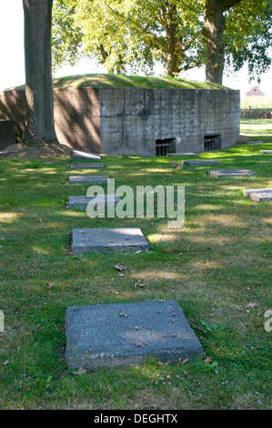 Der deutsche Soldatenfriedhof Langemarck vom ersten Weltkrieg, auffallende Ypres, Belgien Stockfoto