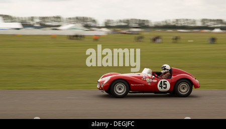 Rot 1 Sitzer Rennwagen beim Goodwood Revival 2013 Stockfoto