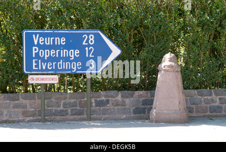Abgrenzung Stein Markierungslinie an der Westfront, Boezinge, auffallende Ypres, Flandern Stockfoto