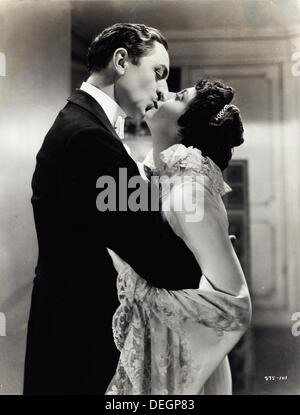 WILLIAM POWELL mit Luise Rainer.The große Ziegfeld.still.Supplied von Fotos, inc. (Kredit-Bild: © von Globe Fotos, Inc/Globe Photos/ZUMAPRESS.com geliefert) Stockfoto