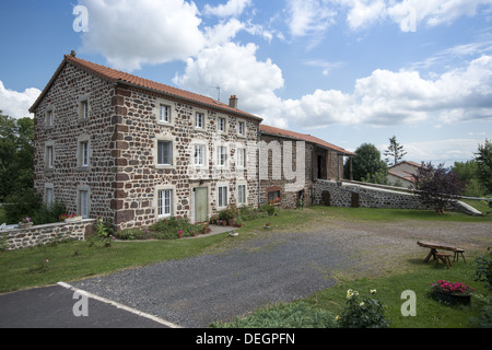 Bauernhaus in dem kleinen Dorf Montbonnet auf dem GR65 Wanderroute Way of St. James in Frankreich Französisch Stockfoto