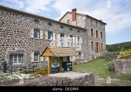 Ein Ferienhaus im malerischen Dorf Le Chier an der GR65-Route, dem Camino de Santiago, Frankreich Stockfoto