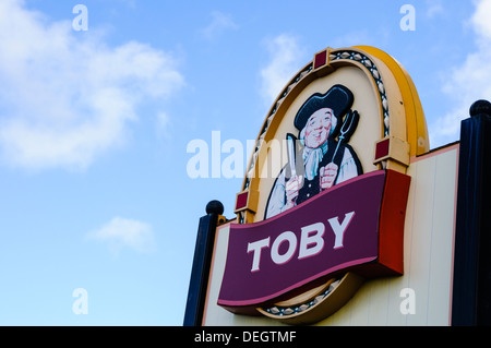 Zeichen außerhalb einer Toby Carvery Stockfoto